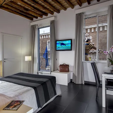 Via Del Corso 4*