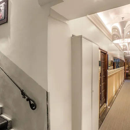 Via Del Corso 4* Rom