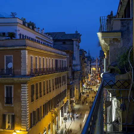 Via Del Corso 4*
