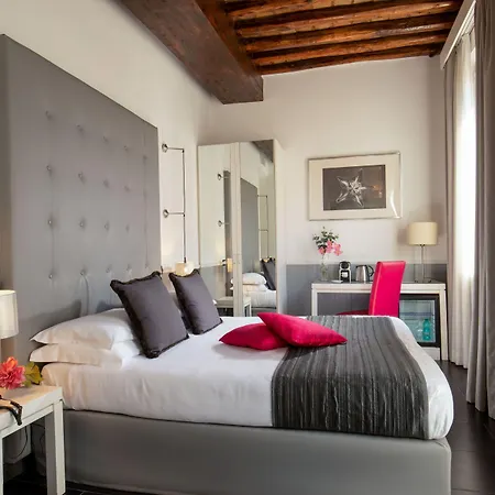 Via Del Corso 4* Rom